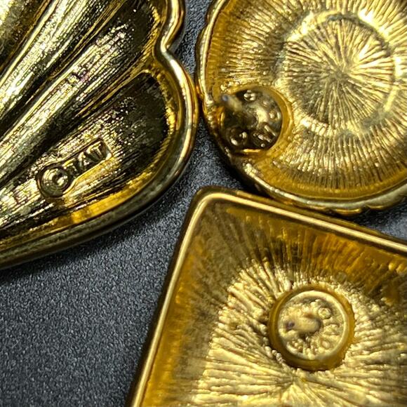 Vintage Lot of 3 Pierced Earrings Monet Tat Gold Tone Mob Wife Statement - Picture 4 of 4